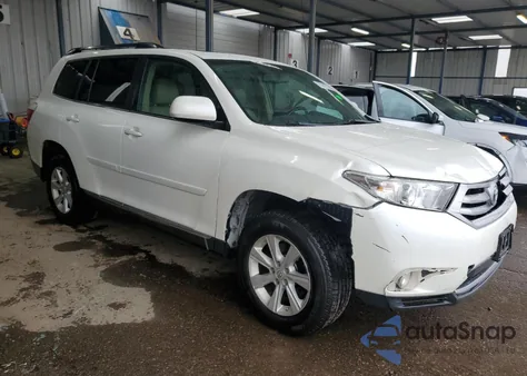 2013 Toyota Highlander Base z USA, uszkodzony, nr VIN 5TDBK3EH3DS186350